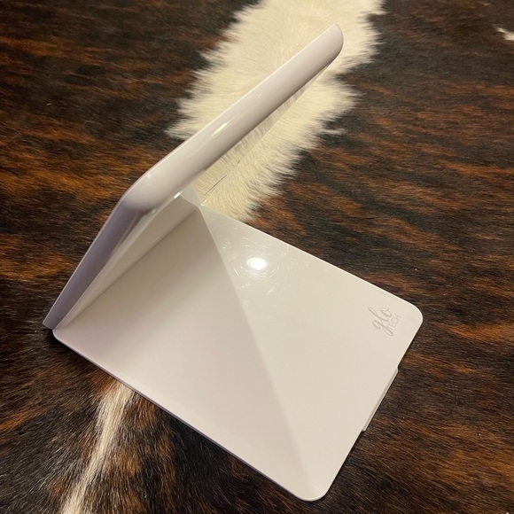 Adjustable vanity mirror with light - Picture 3 of 4